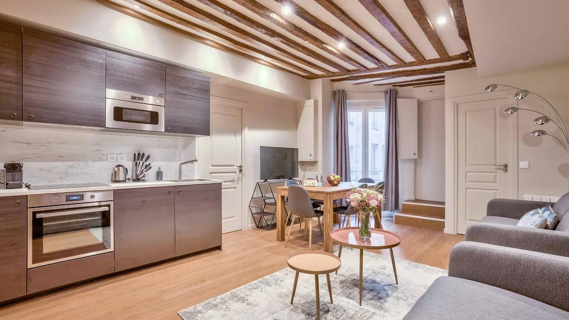 Urban Flat 02 - Beautiful 4 Bdr Flat In Heart Of Paris Apartment 0*,  France