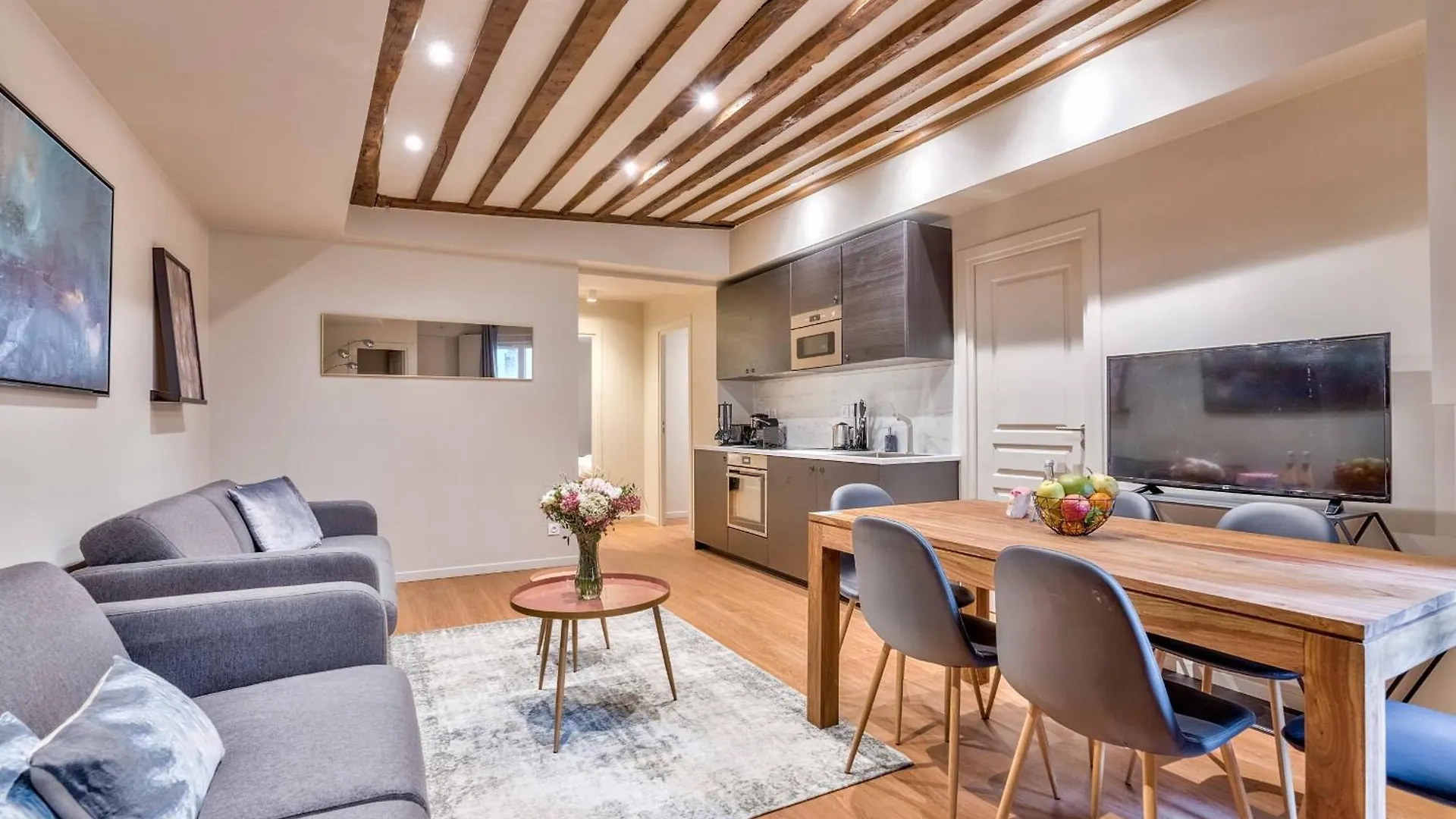 Urban Flat 02 - Beautiful 4 Bdr Flat In Heart Of Paris contacts